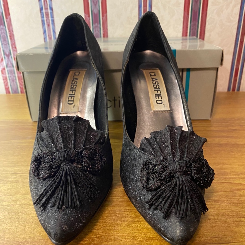 Size 7 Black lace Vintage heels